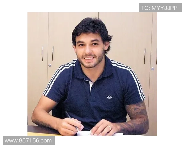 双子座足球明星的魅力与个性解析探索他们在赛场上的表现与生活中的多面性