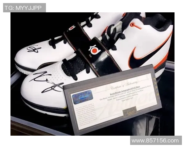 足球明星亲自签名球鞋展现个性魅力与运动精神的完美结合